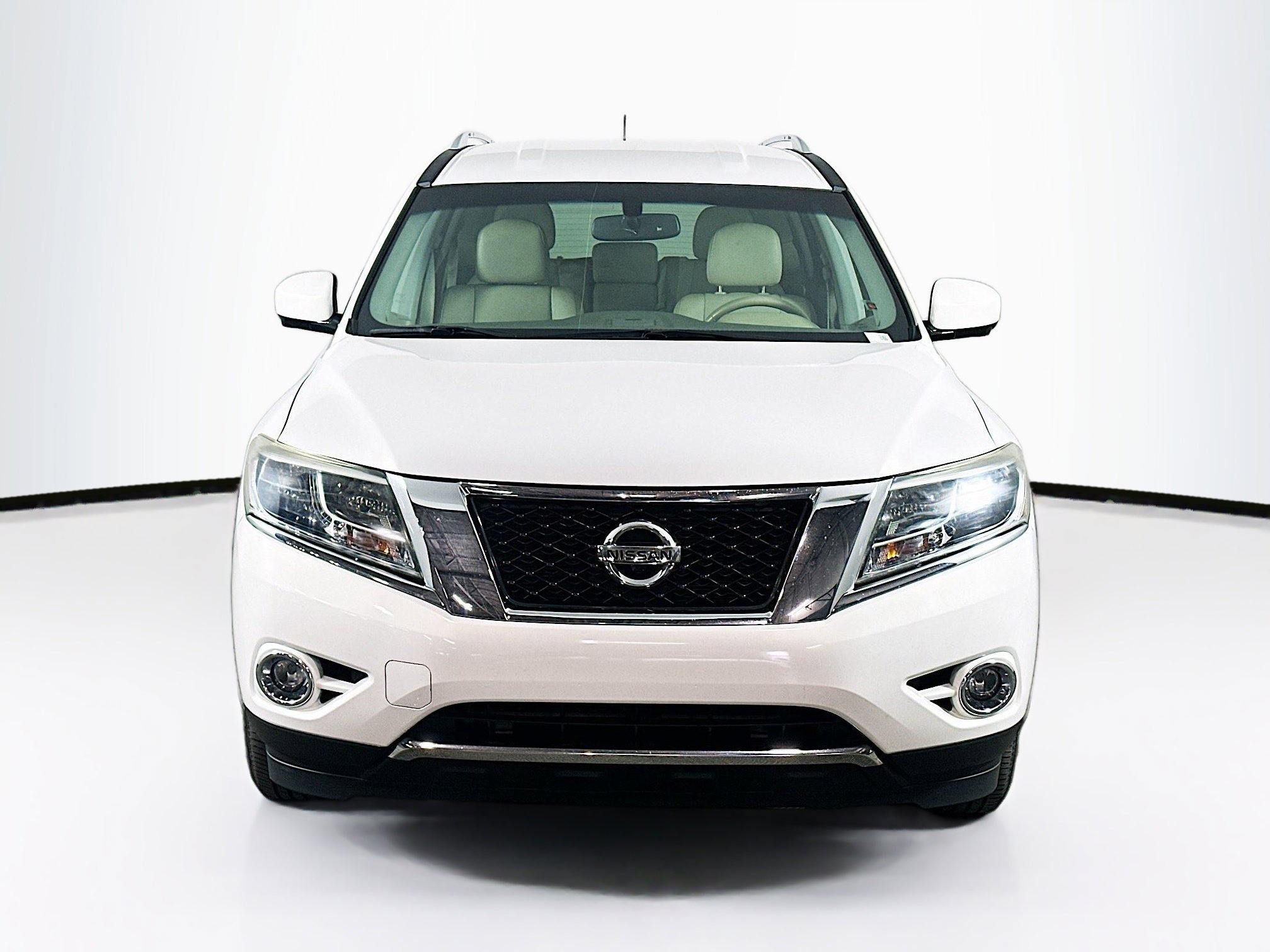 Used 2014 Nissan Pathfinder Platinum image 2