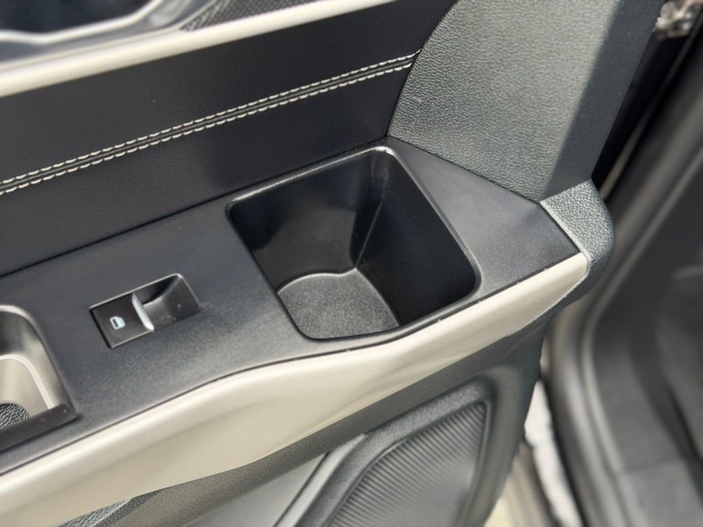 Used 2022 Ford Explorer XLT w/ Equipment Group 202A image 11