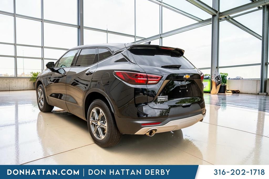 Used 2025 Chevrolet Blazer LT FWD image 28