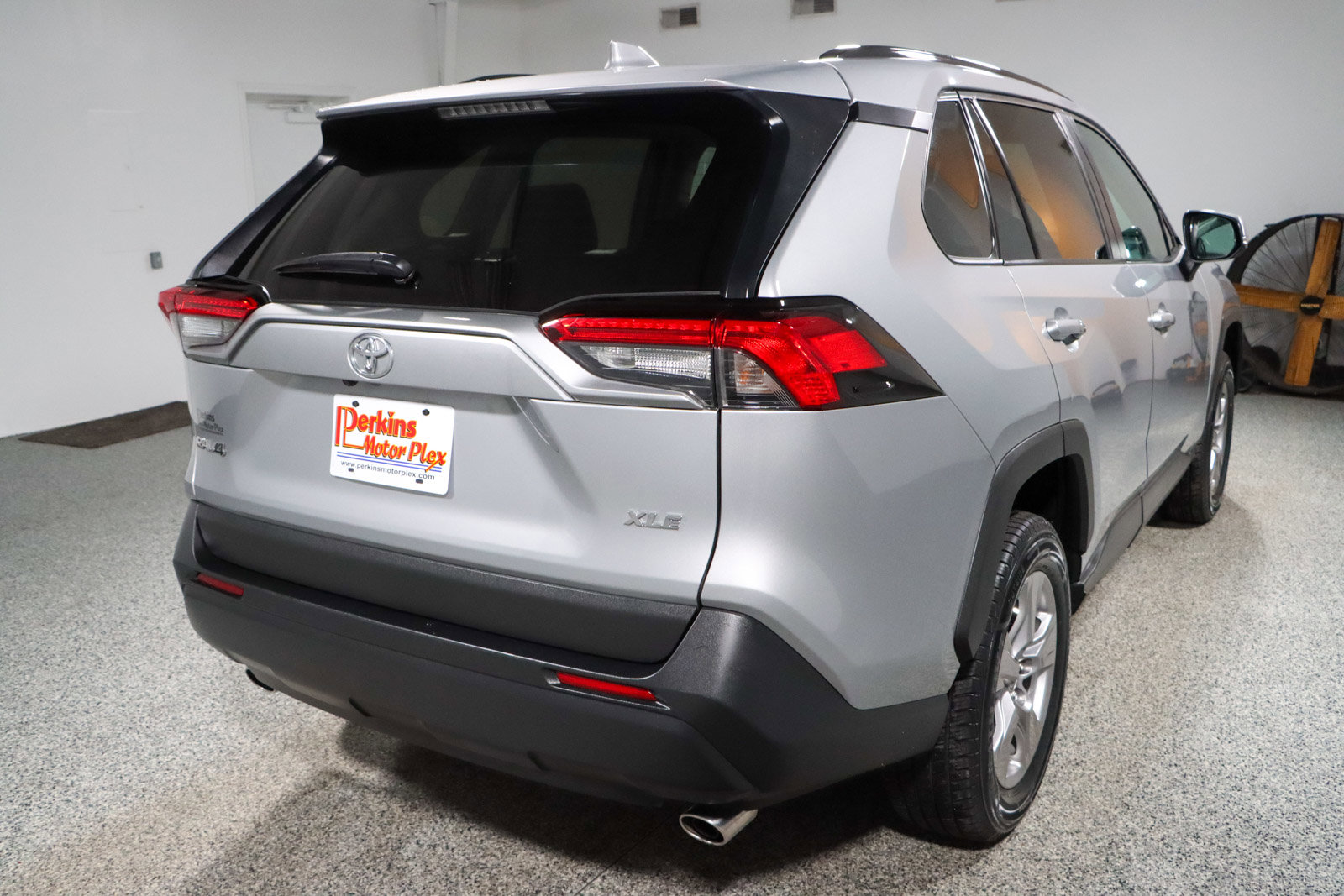 Used 2023 Toyota RAV4 XLE w/ Convenience Package image 7