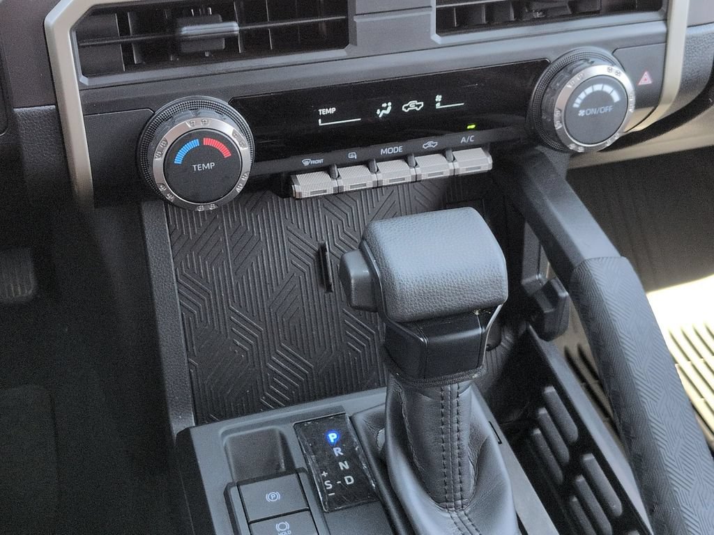 Used 2025 Toyota Tacoma SR5 AWD/4WD image 26