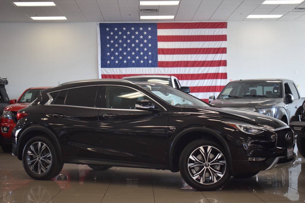 Used 2018 INFINITI QX30 Premium w/ Navigation Package AWD/4WD image 2