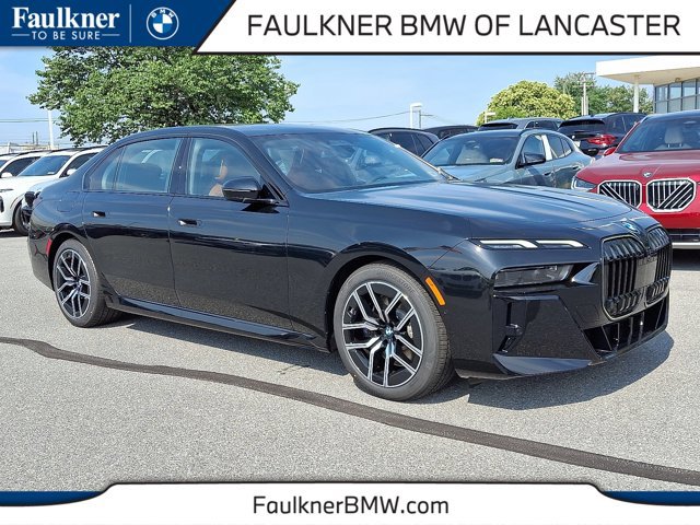 New 2025 BMW 760i xDrive w/ Luxury Rear Seating Package