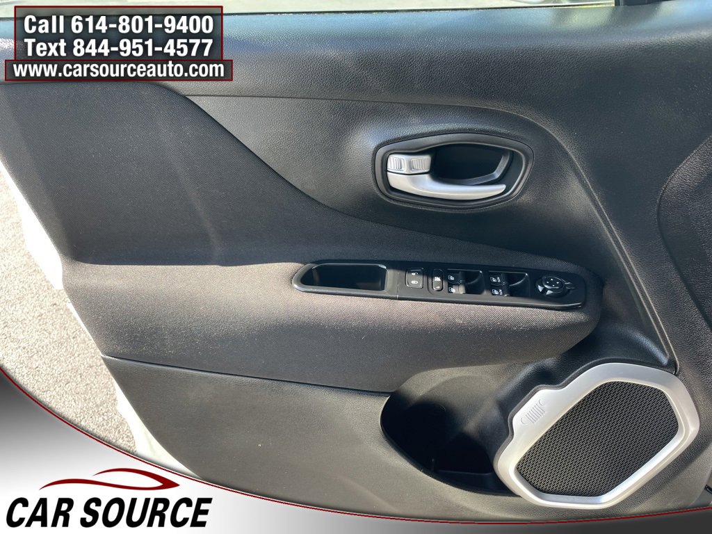 Used 2018 Jeep Renegade Latitude w/ Cold Weather Group image 16