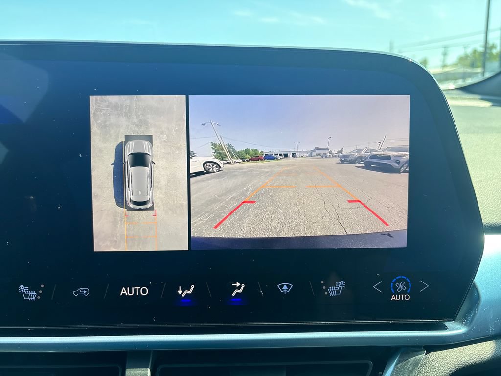 Used 2024 Chevrolet Equinox EV LT FWD image 23