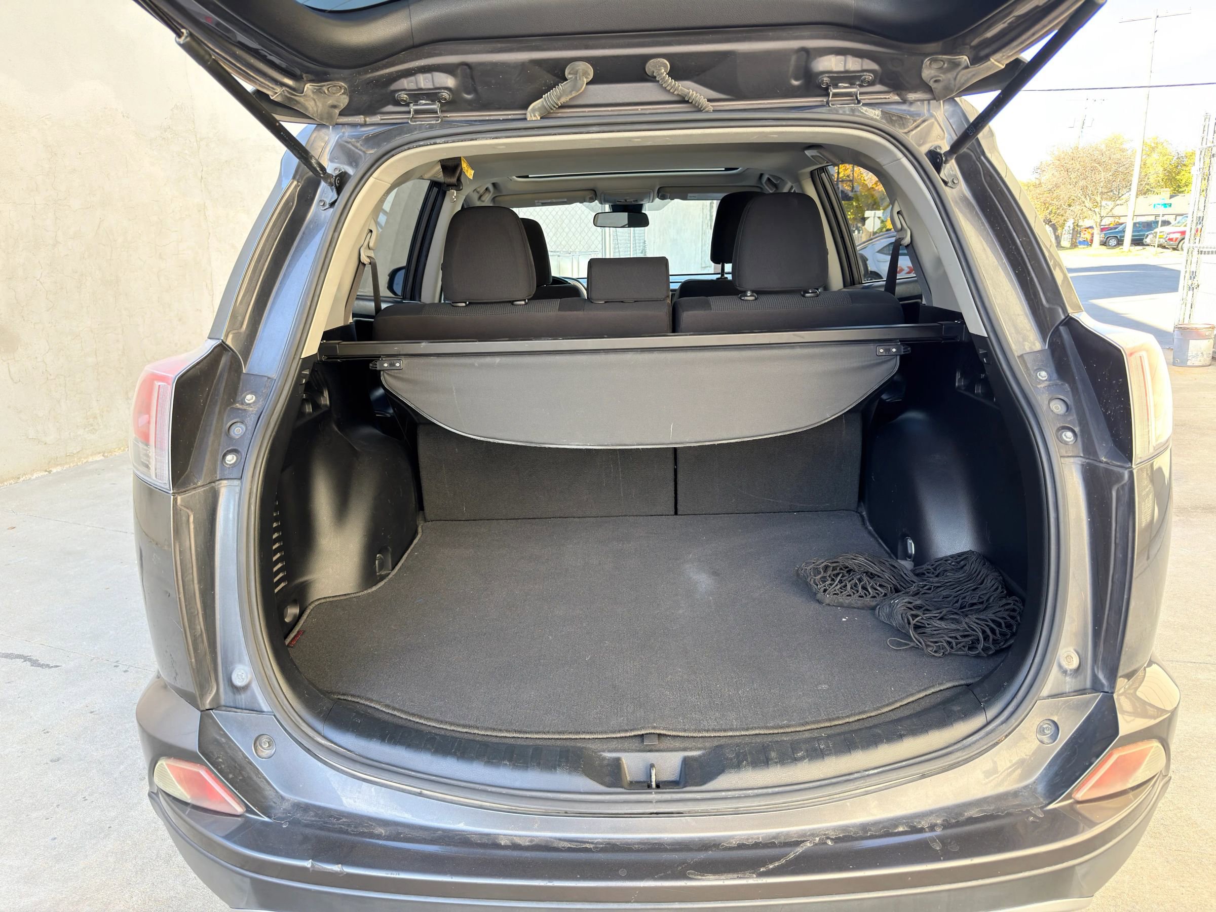 Used 2018 Toyota RAV4 XLE image 7