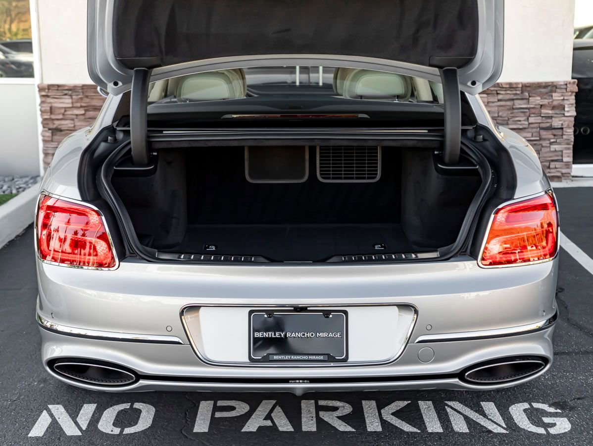 Used 2026 Bentley Flying Spur Plug-In Hybrid AWD/4WD image 28