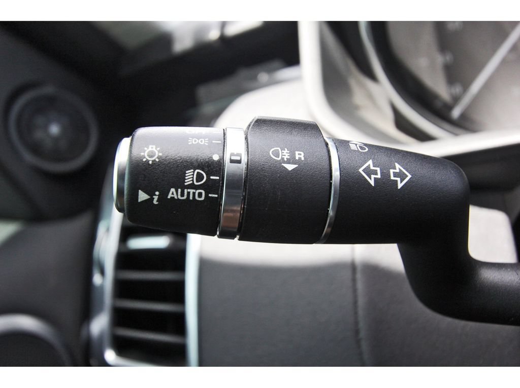 Used 2020 Land Rover Discovery SE AWD/4WD image 16