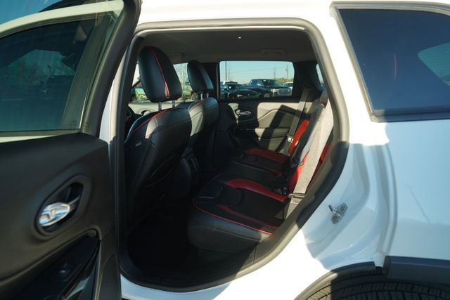 Used 2021 Jeep Cherokee Latitude Plus image 14