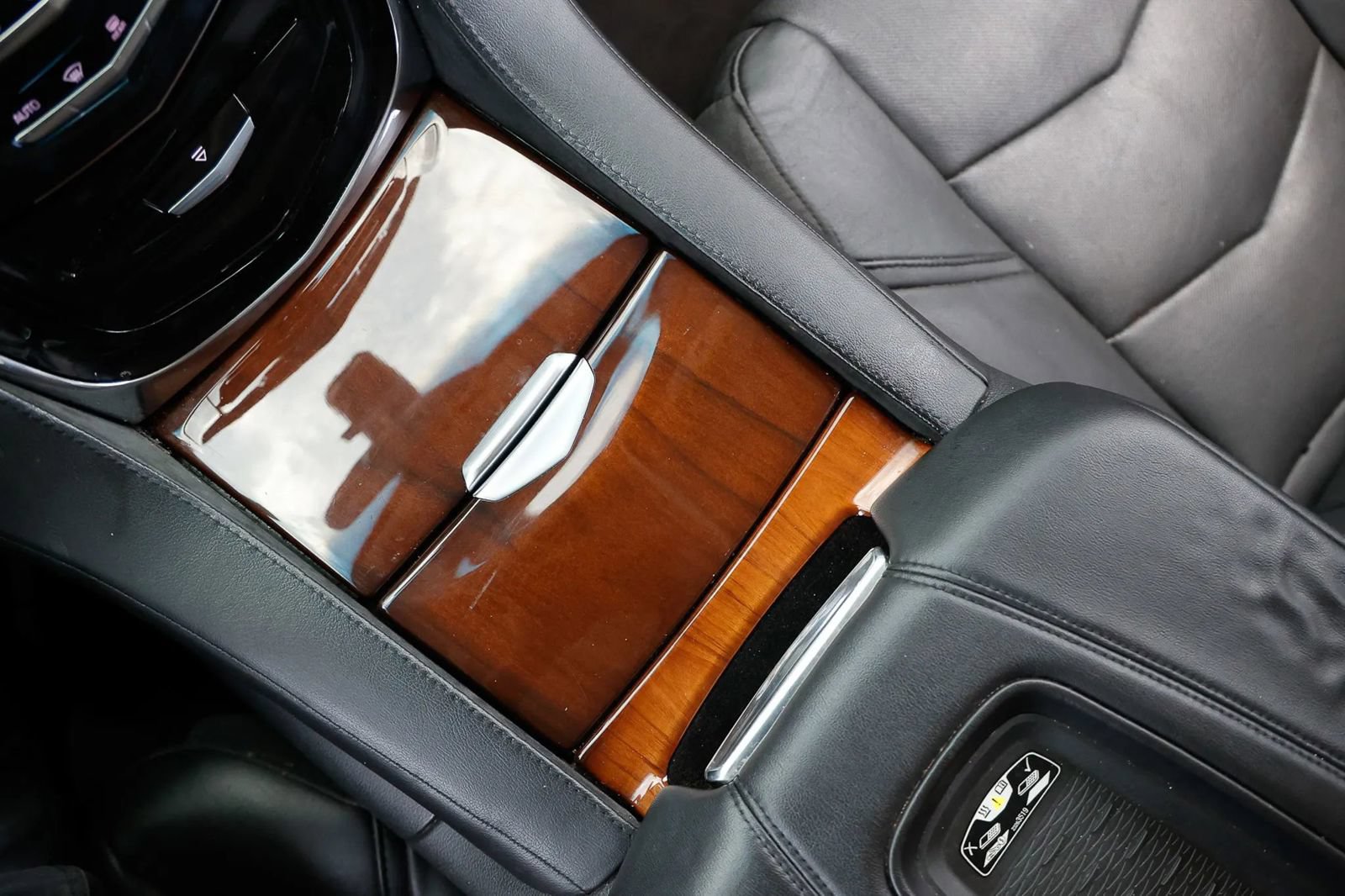 Used 2016 Cadillac Escalade 2WD image 36