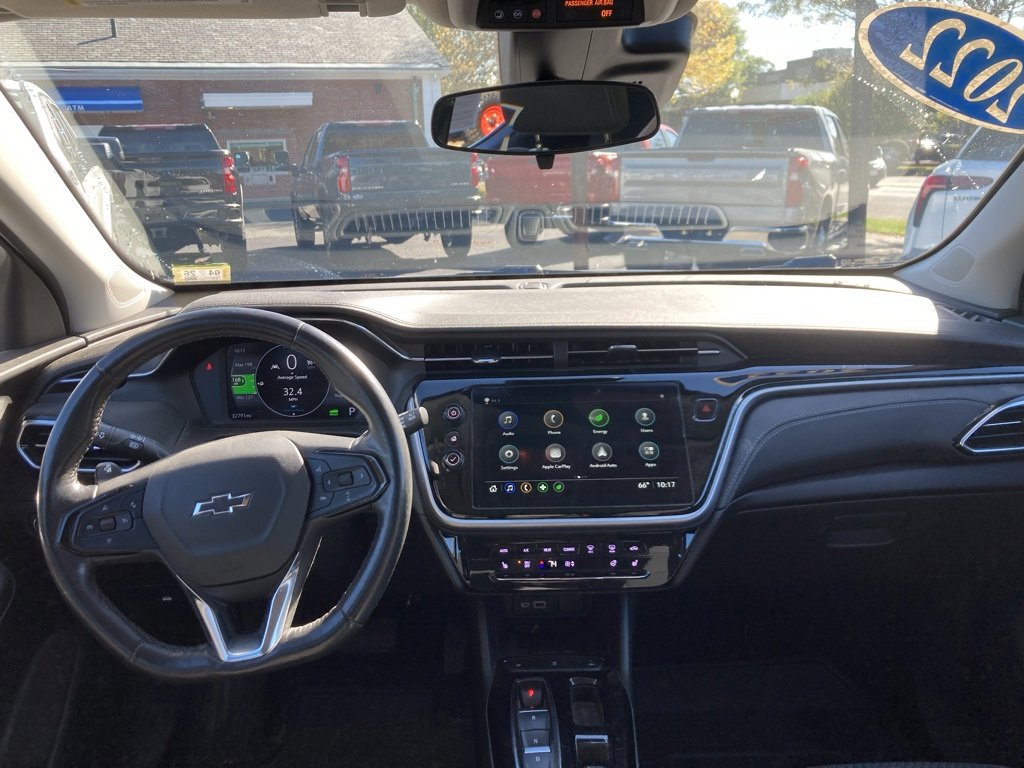 Used 2022 Chevrolet Bolt EUV LT w/ Comfort Package image 11