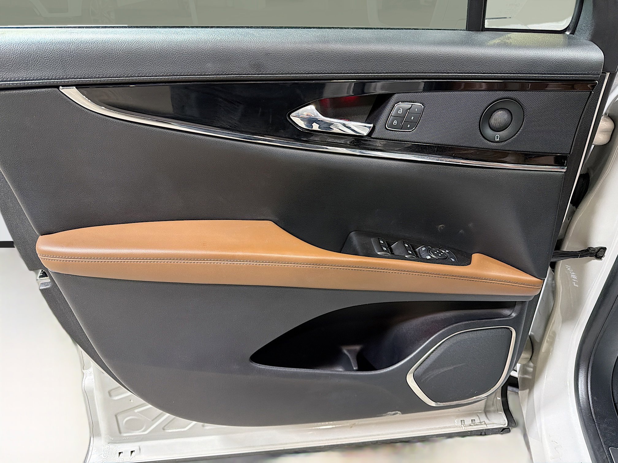 Used 2021 Lincoln Nautilus Reserve image 21