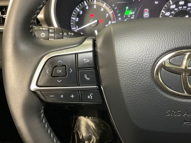 Used 2020 Toyota Highlander XLE image 25