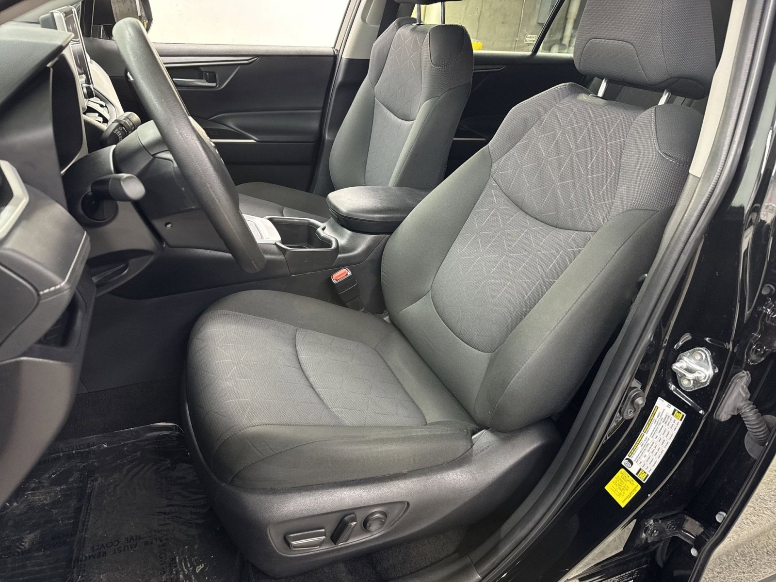 Used 2025 Toyota RAV4 XLE AWD/4WD image 25