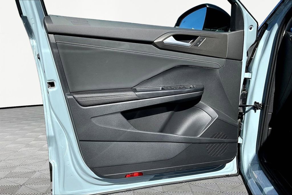 New 2026 Volkswagen Taos SE FWD image 21