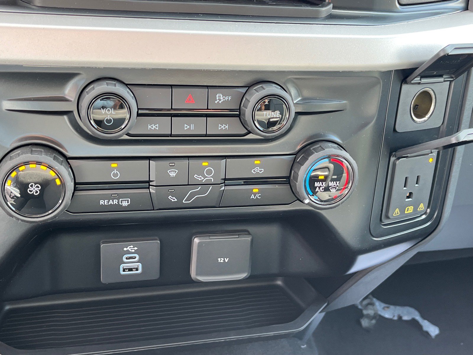New 2026 Ford F250 XLT w/ FX4 Off-Road Package AWD/4WD image 13