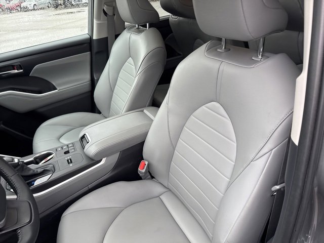 Used 2025 Toyota Highlander XLE image 22