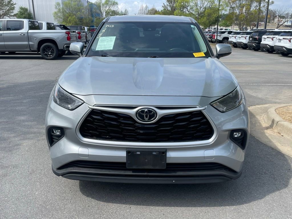 Used 2023 Toyota Highlander LE image 2