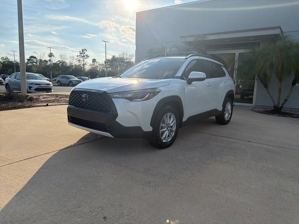 Used 2024 Toyota Corolla Cross LE image 4