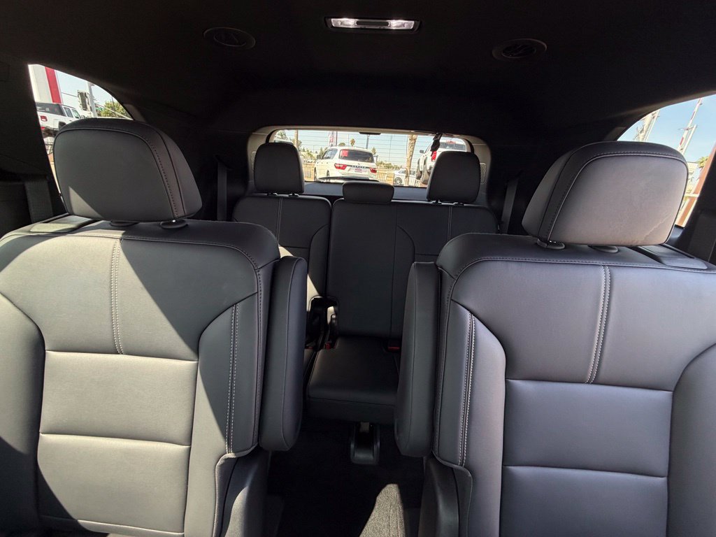 Used 2026 GMC Acadia Elevation w/ Elevation Premium Package FWD image 11