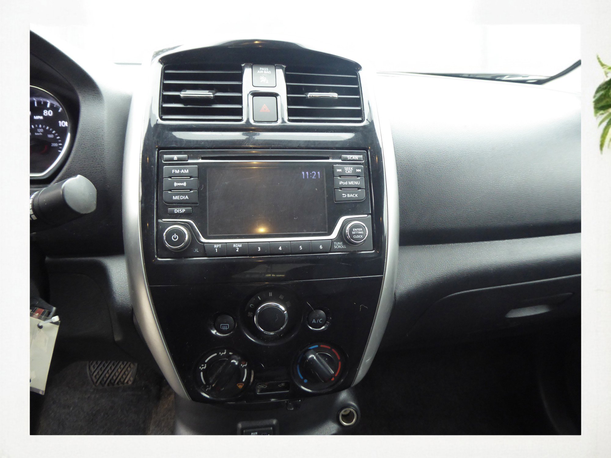 Used 2018 Nissan Versa SV w/ SV Special Edition Package image 12