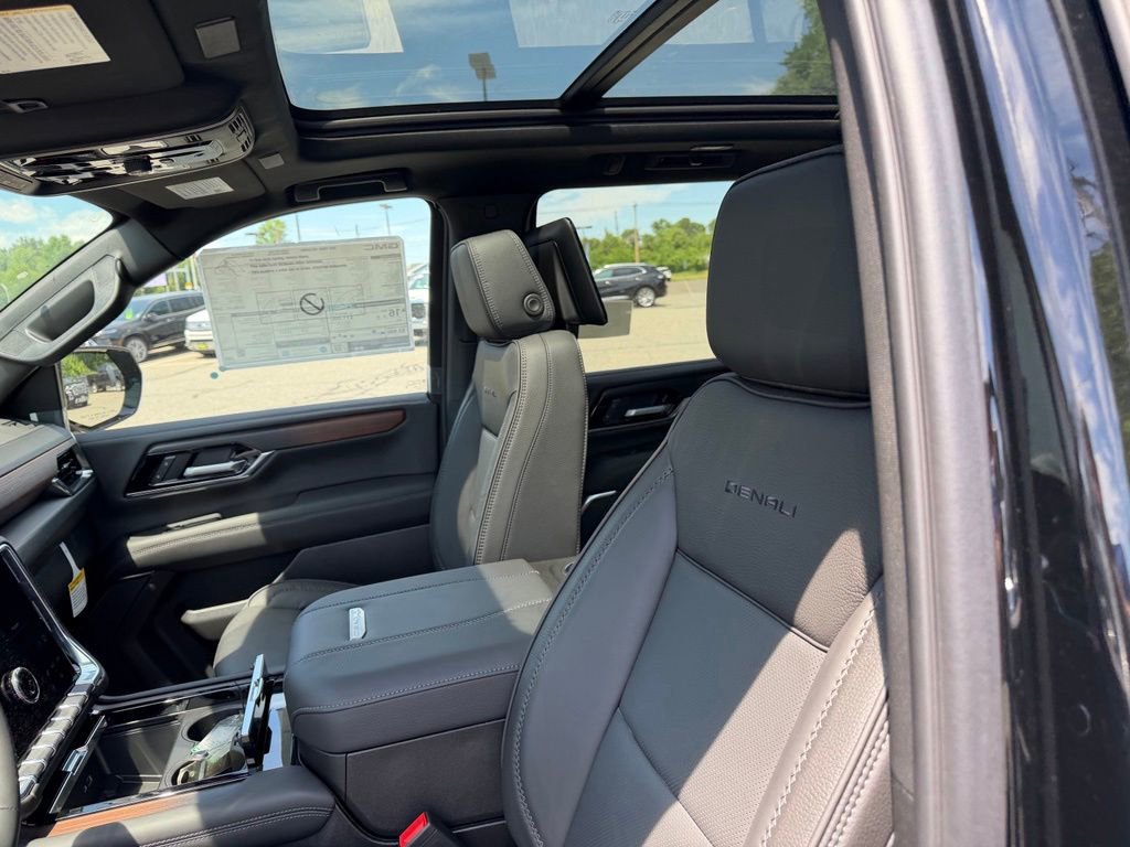 New 2026 GMC Yukon Denali w/ Denali Reserve Package AWD/4WD image 13