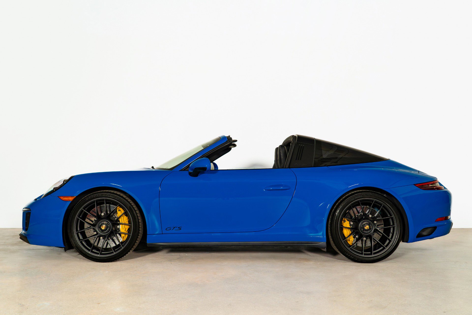 Used 2018 Porsche 911 Targa 4 GTS image 11
