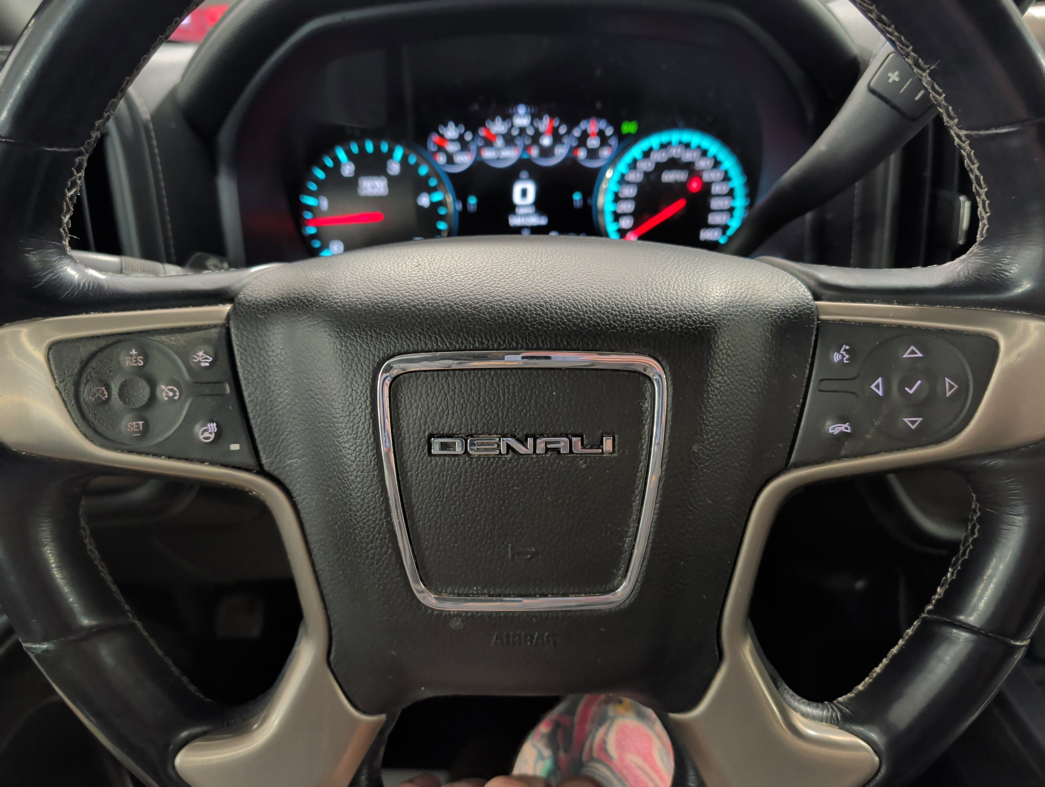 Used 2018 GMC Sierra 2500 Denali w/ Duramax Plus Package image 8