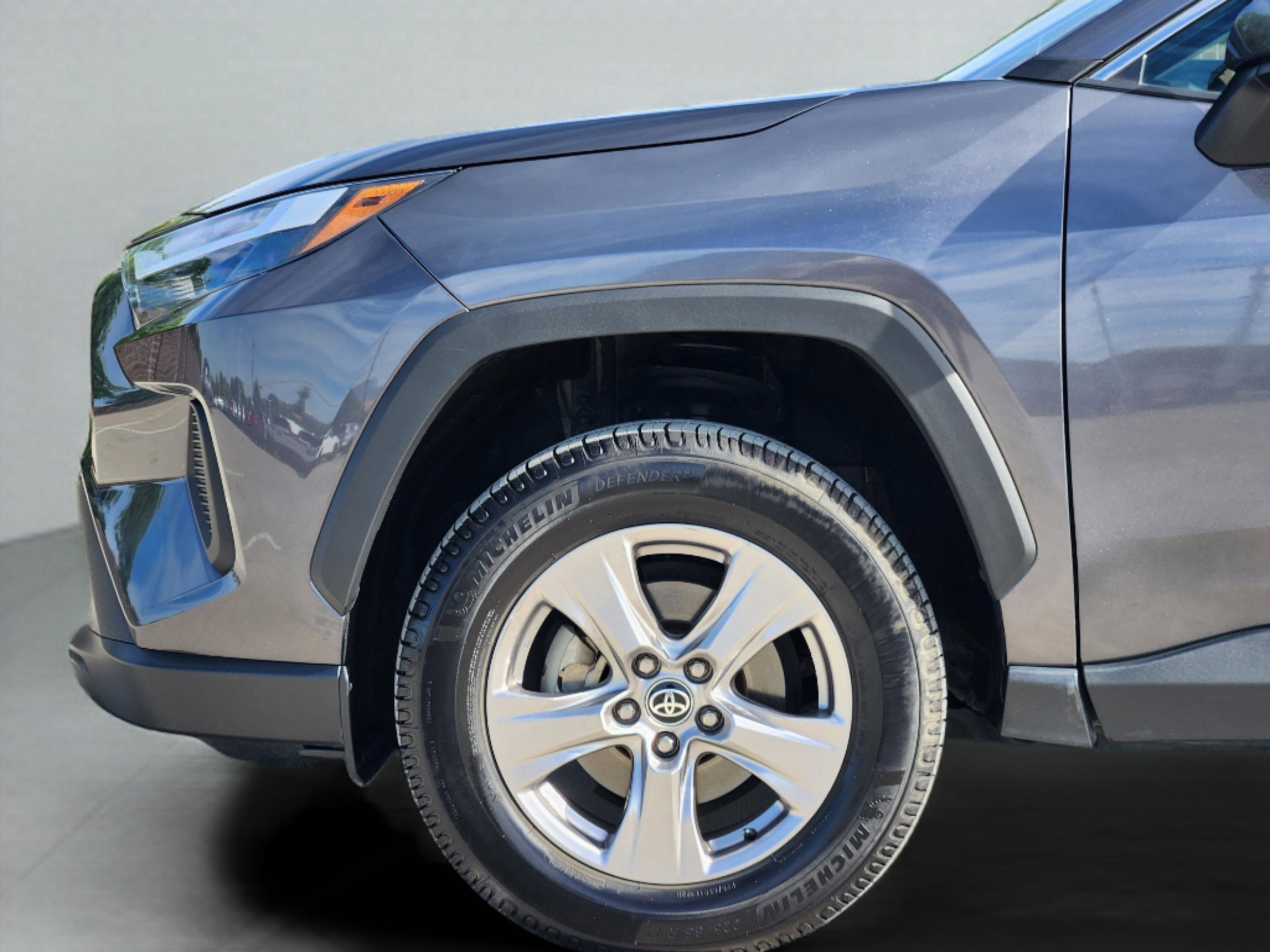 Used 2022 Toyota RAV4 XLE AWD/4WD image 10