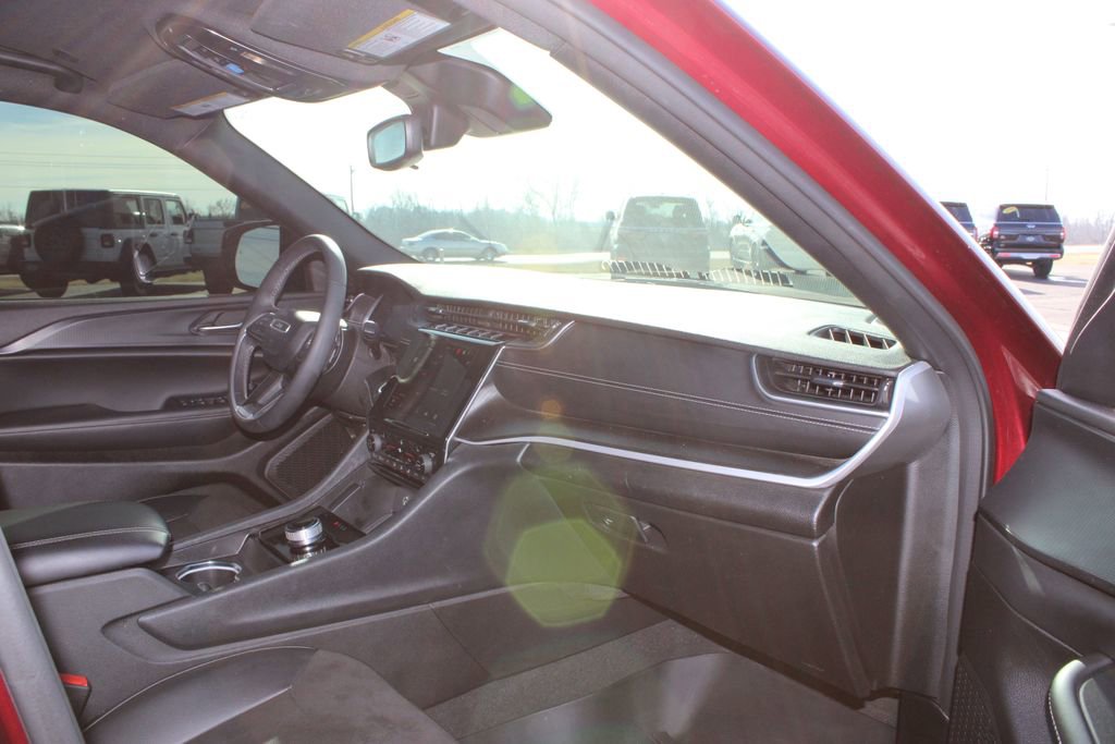 Used 2023 Jeep Grand Cherokee L Laredo image 28