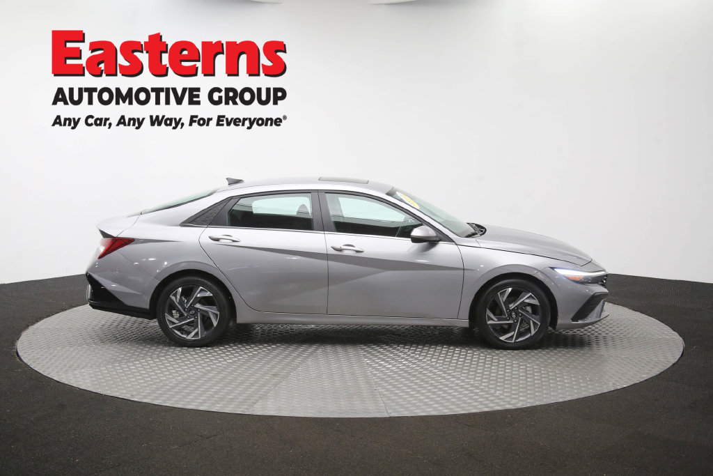 Used 2025 Hyundai Elantra SEL FWD image 49