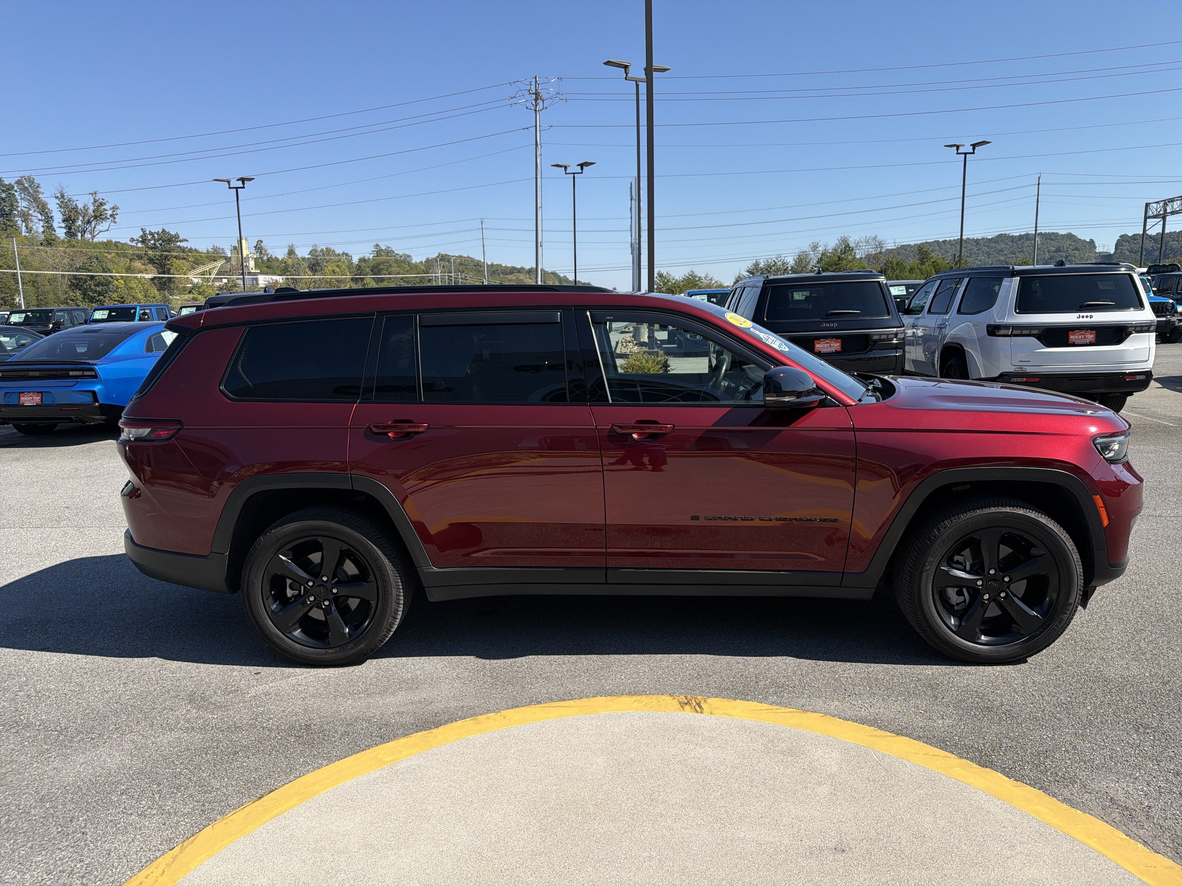 Used 2022 Jeep Grand Cherokee L Limited w/ Black Appearance Package AWD/4WD image 6
