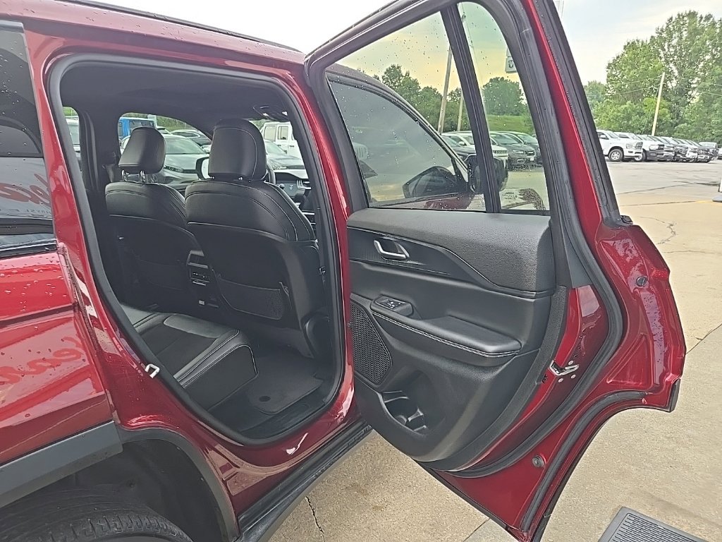 Used 2023 Jeep Grand Cherokee Altitude AWD/4WD image 76