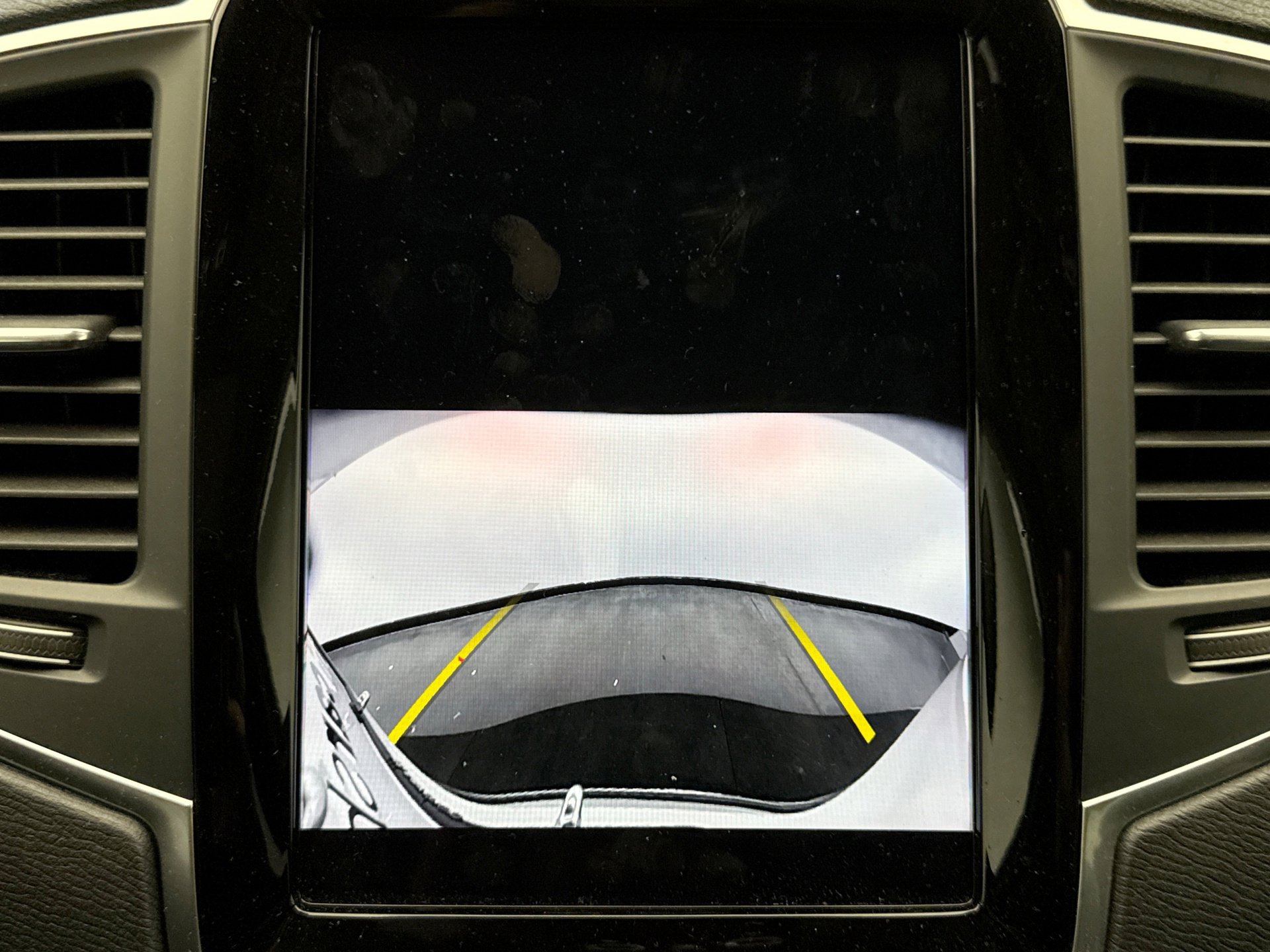 Used 2025 Volvo XC90 B5 Core image 16