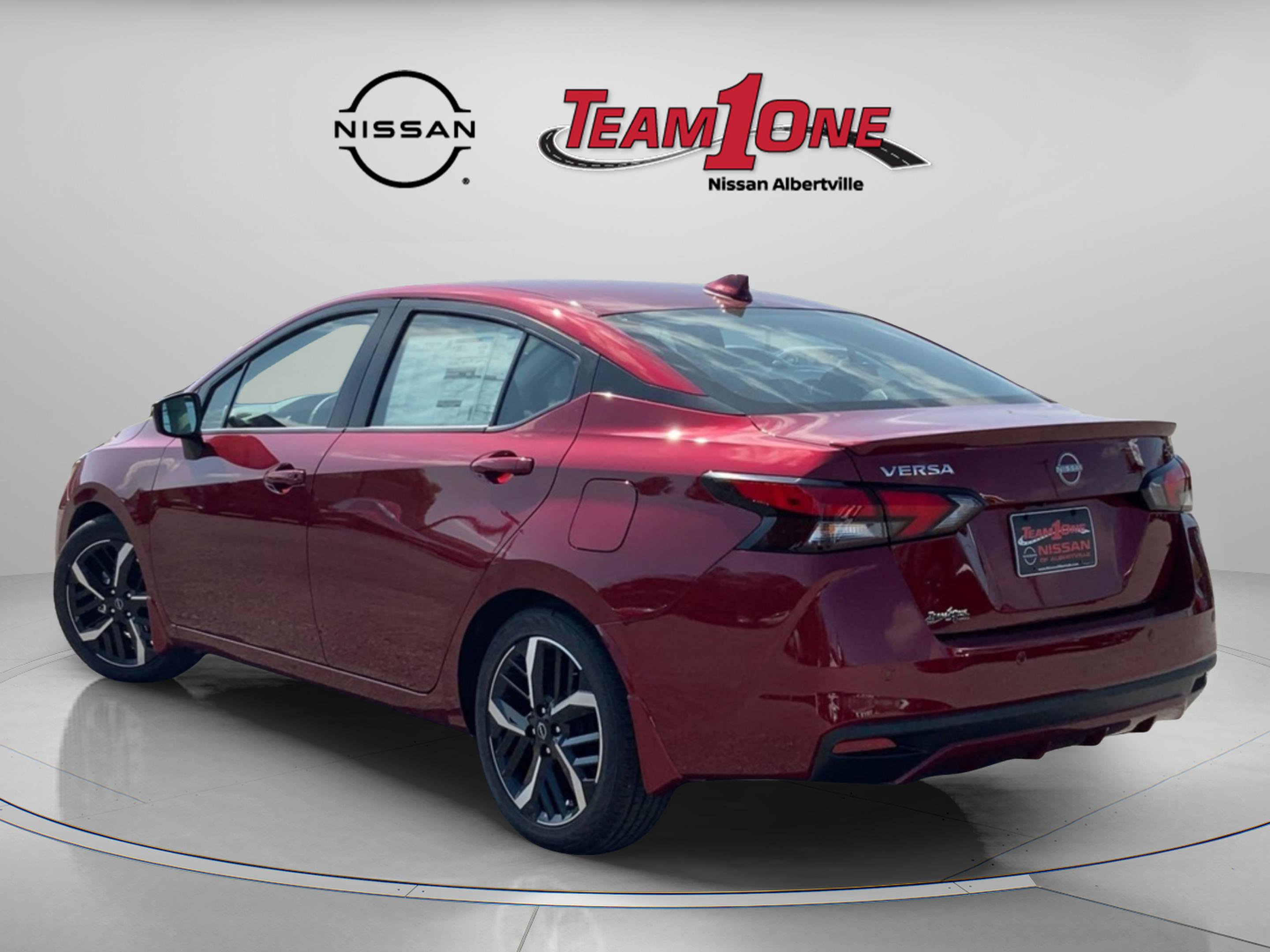 New 2025 Nissan Versa SR w/ Trunk Package image 4