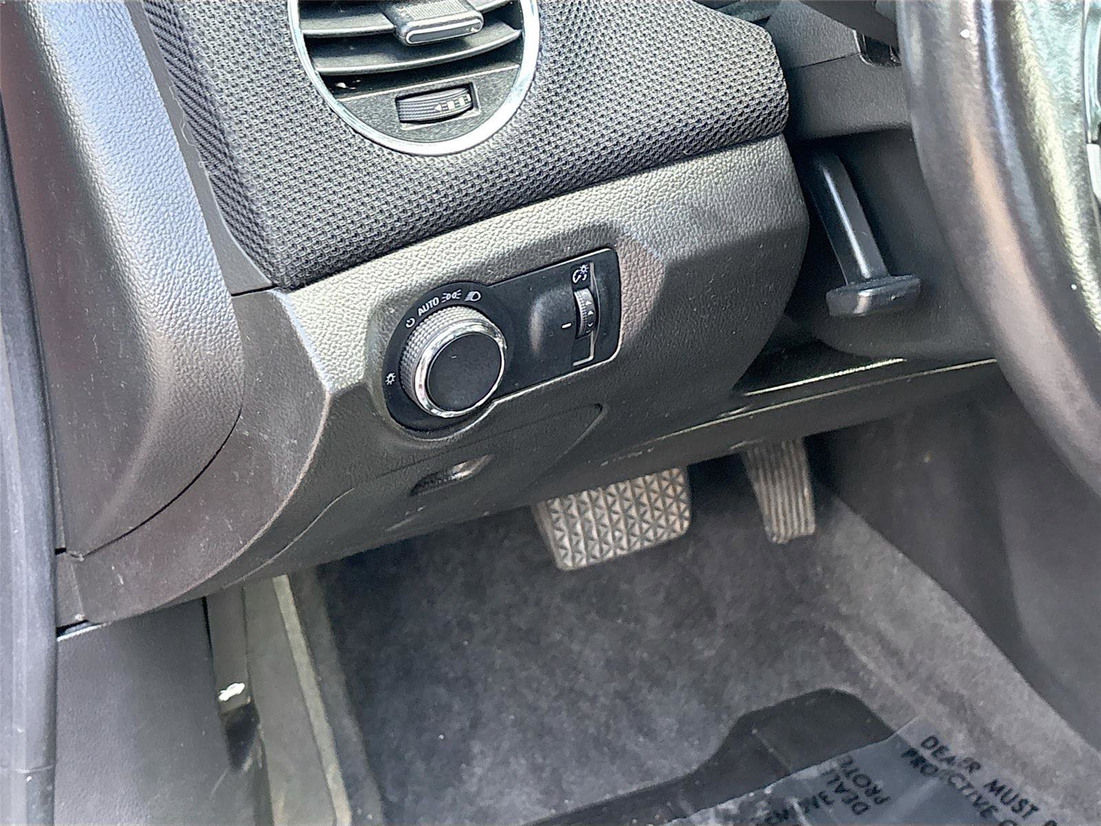 Used 2013 Chevrolet Cruze LT image 10