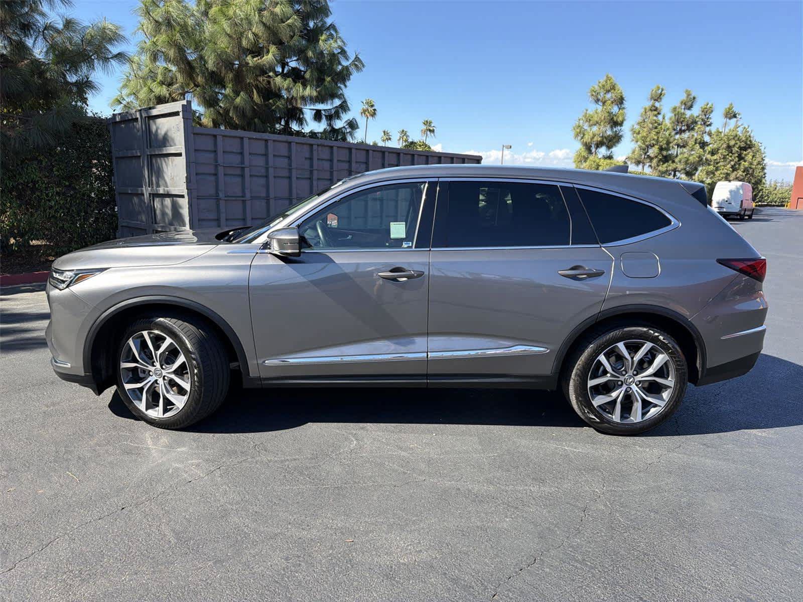 Used 2023 Acura MDX w/ Technology Package AWD/4WD image 3