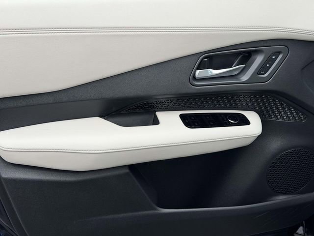 Used 2023 Nissan Ariya FWD image 12