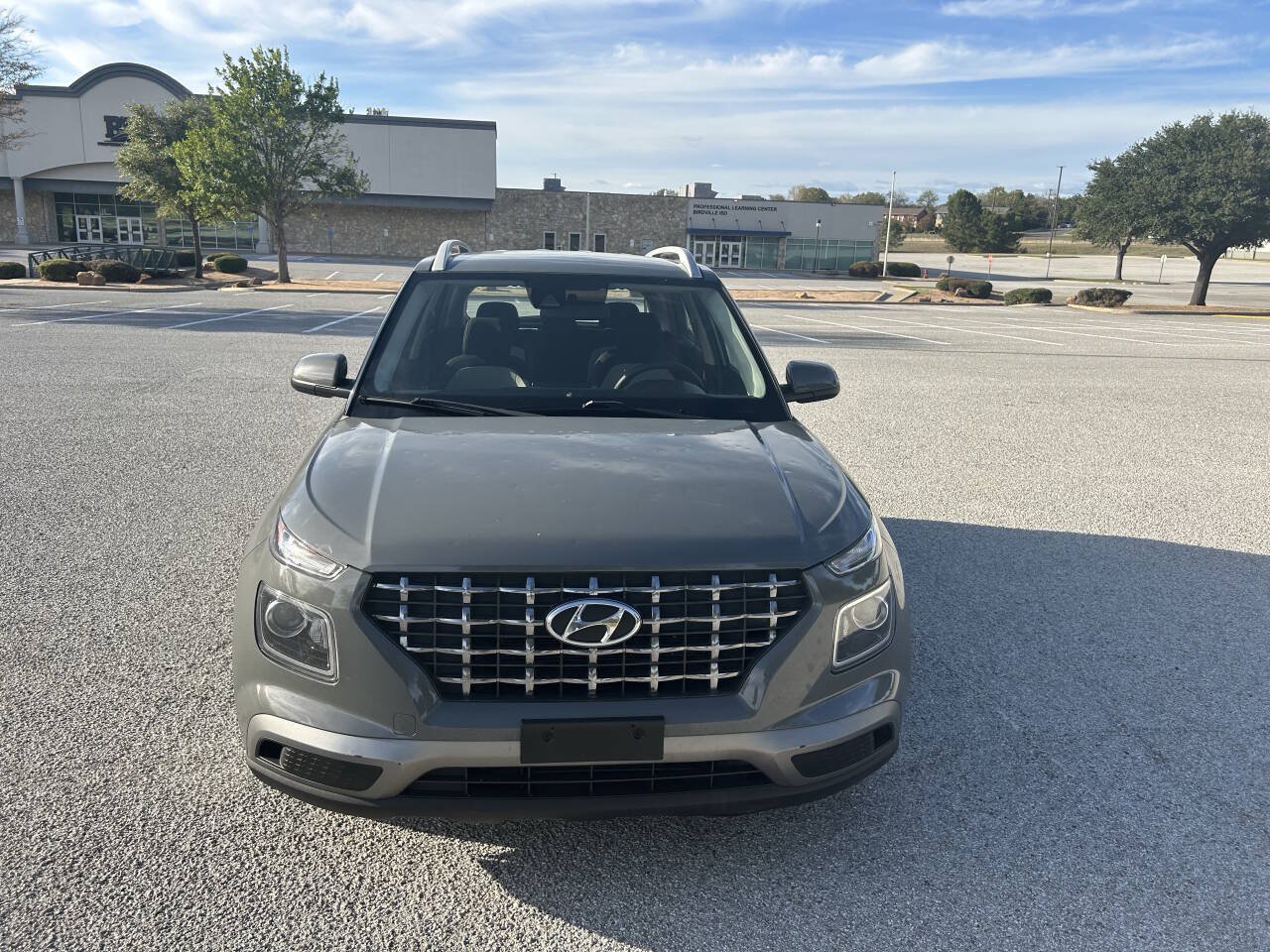 Used 2020 Hyundai Venue SEL FWD image 1