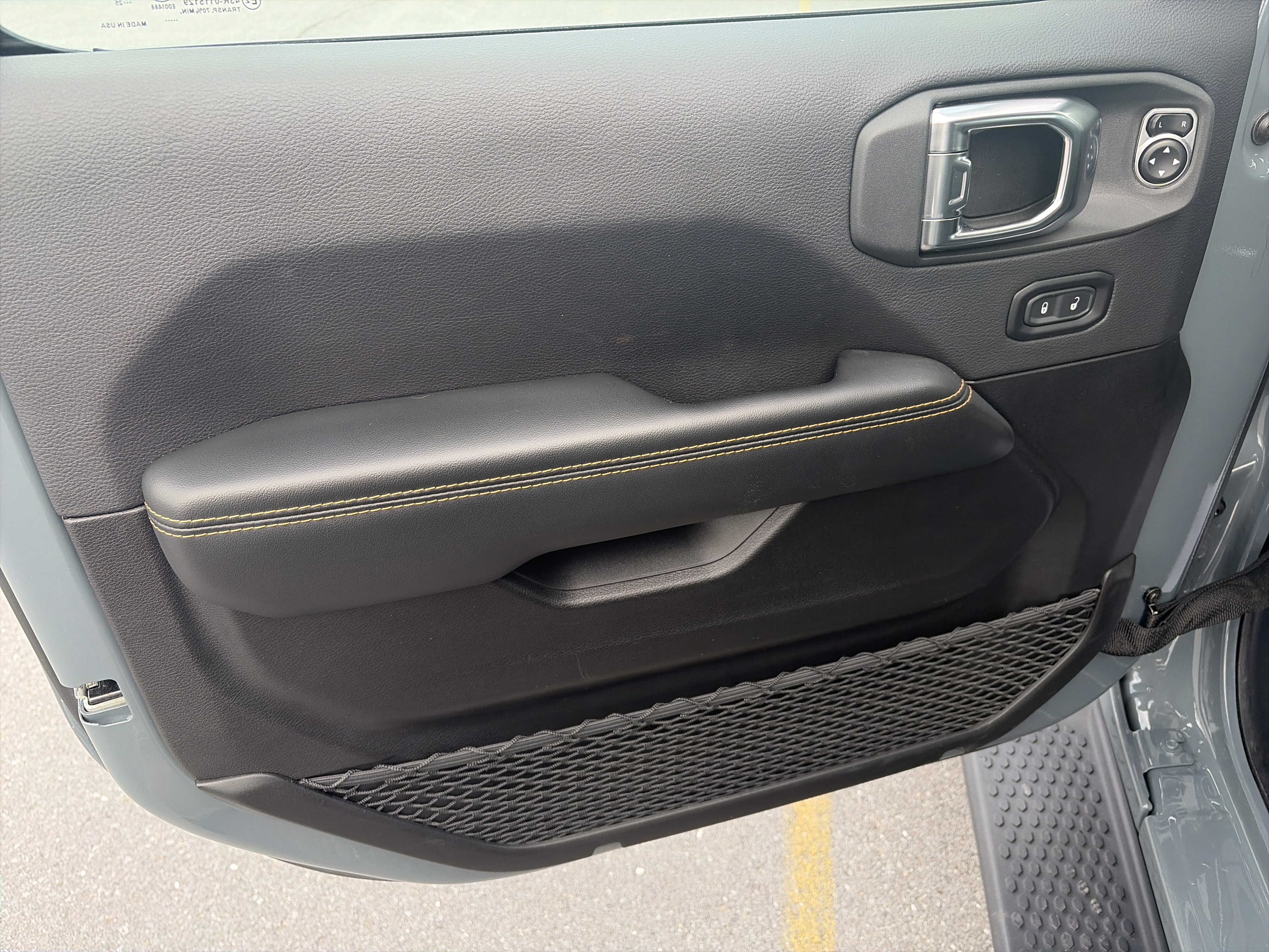 Used 2025 Jeep Wrangler Sahara image 15