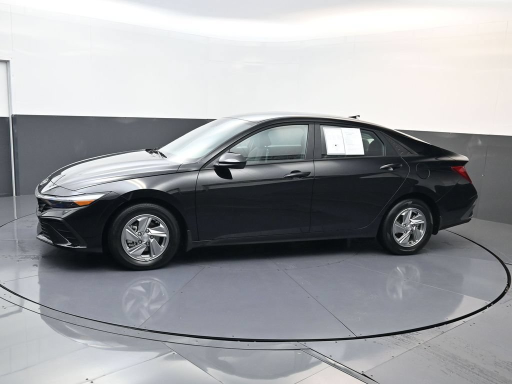 Certified 2026 Hyundai Elantra SE FWD image 6