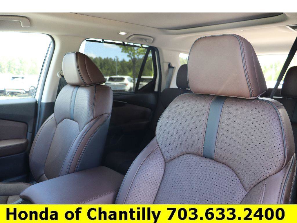 Used 2025 Honda Pilot Elite image 24