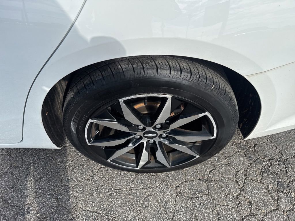 Used 2017 Chevrolet Malibu LT image 15