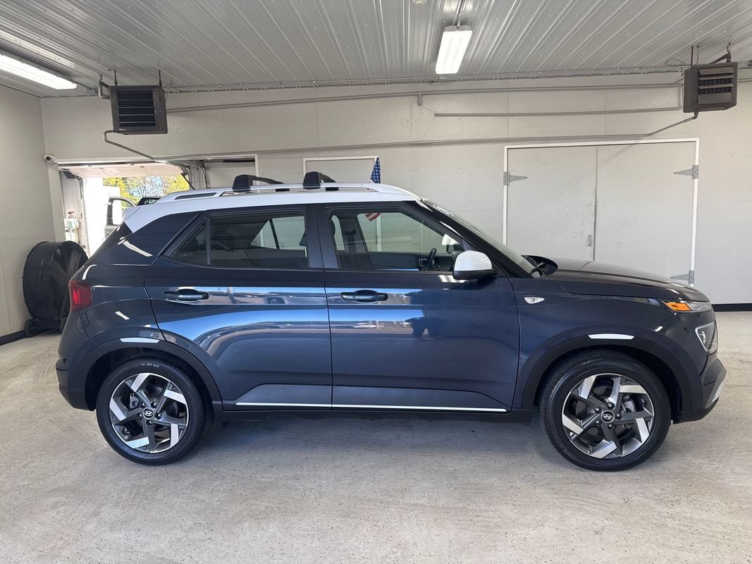 Used 2024 Hyundai Venue Limited FWD image 8