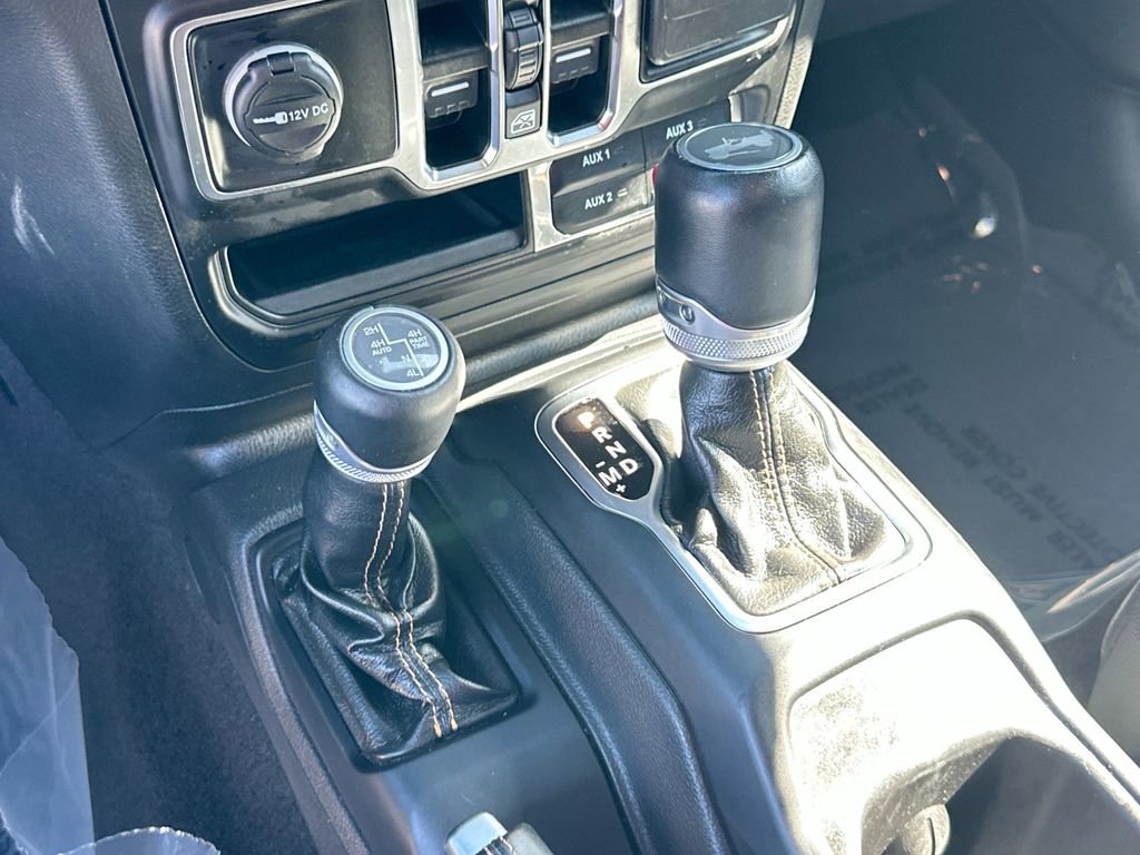 Used 2022 Jeep Wrangler Unlimited Sahara AWD/4WD image 17