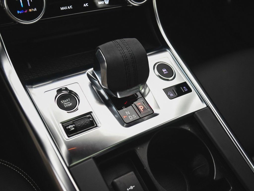 Used 2023 Jaguar XF R-Dynamic SE image 28