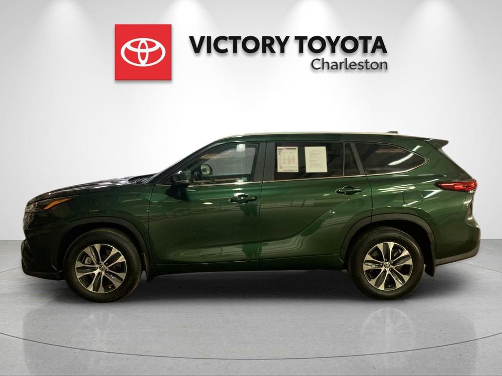 Used 2023 Toyota Highlander XLE image 2