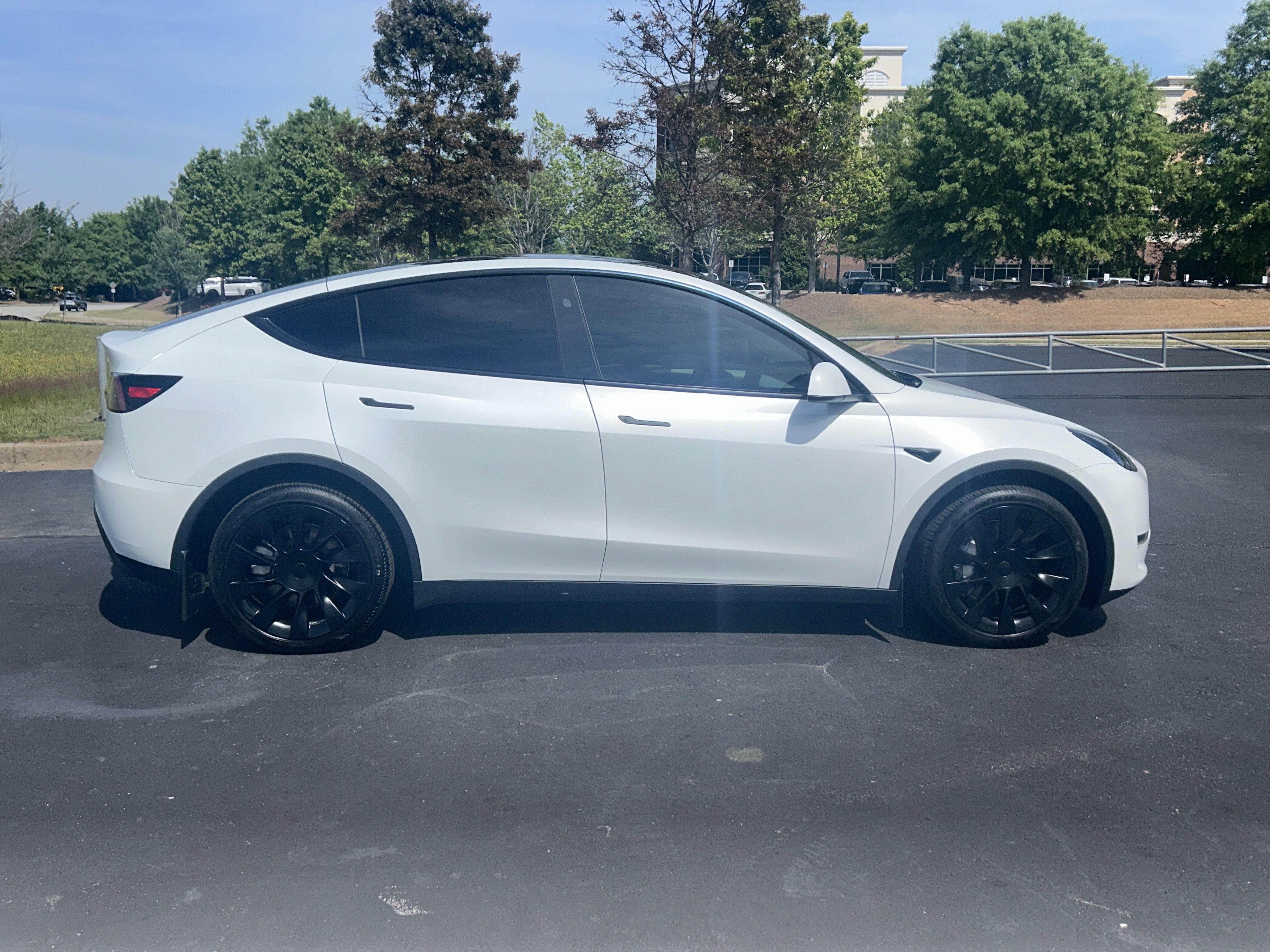 Used 2024 Tesla Model Y Long Range AWD/4WD image 10