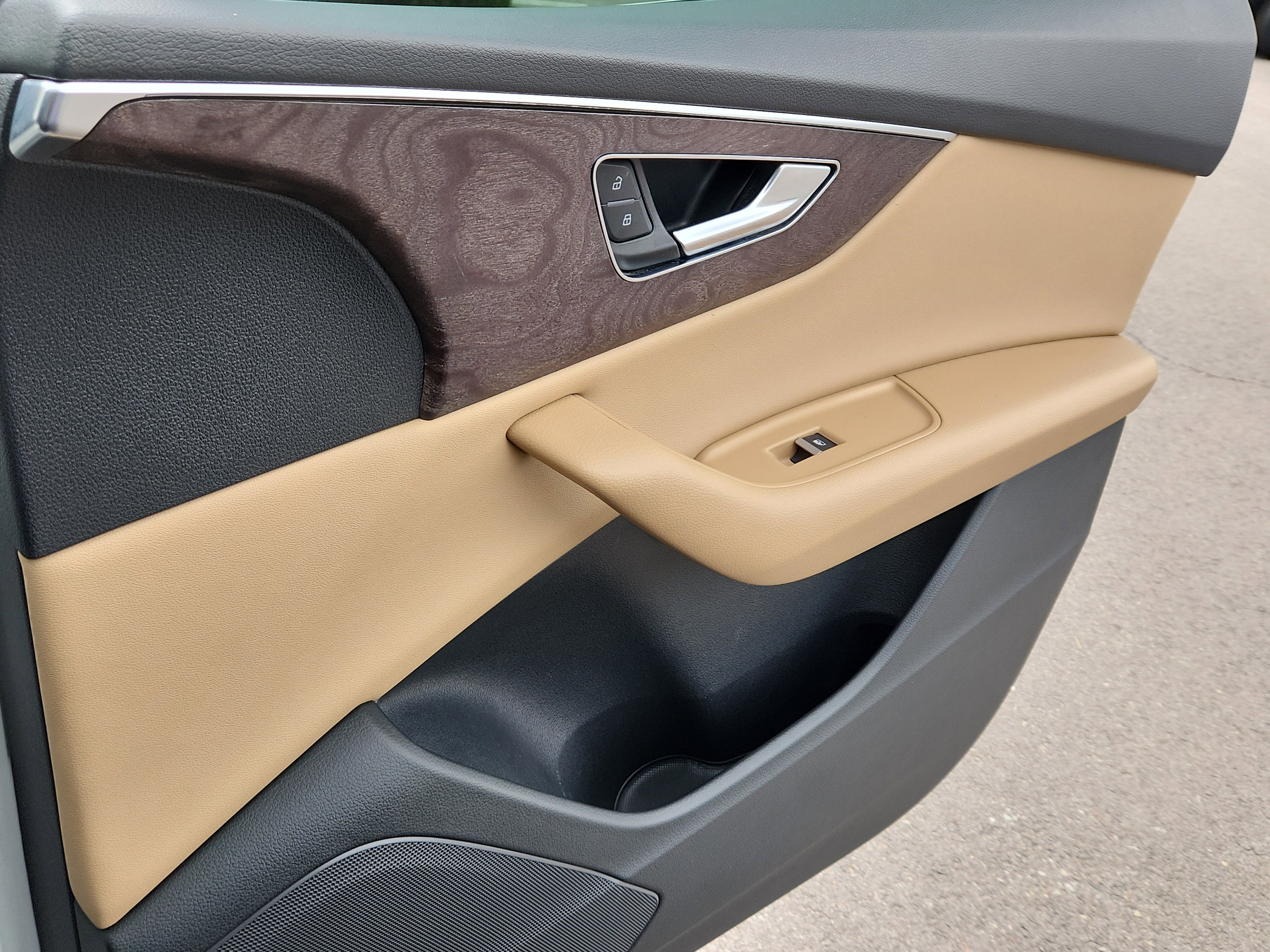 Used 2019 Audi Q8 Premium w/ Convenience Package image 16