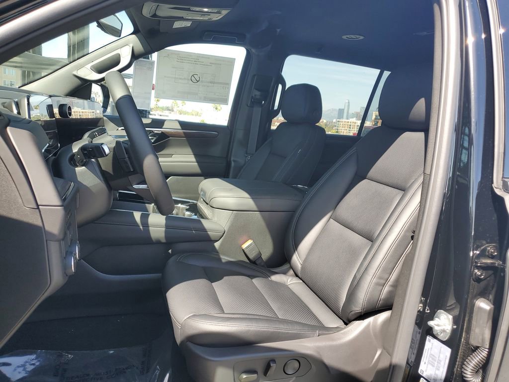 New 2026 Chevrolet Suburban LS image 18